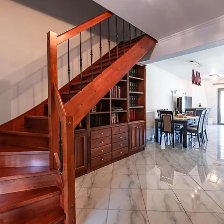 Cielo Alto Penthouse - 4 Bedrooms, Sleeps 10 * 阿尔戈斯托利翁